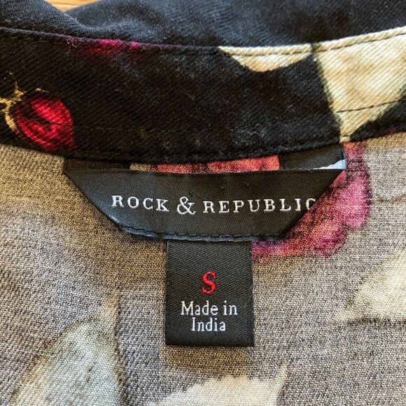 Rock and Republic small dark‎ rose print button down with hi-lo hemline - Picture 3 of 4